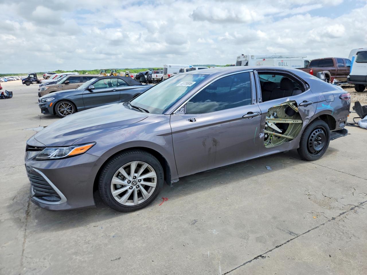 Salvage Toyota Camry Image