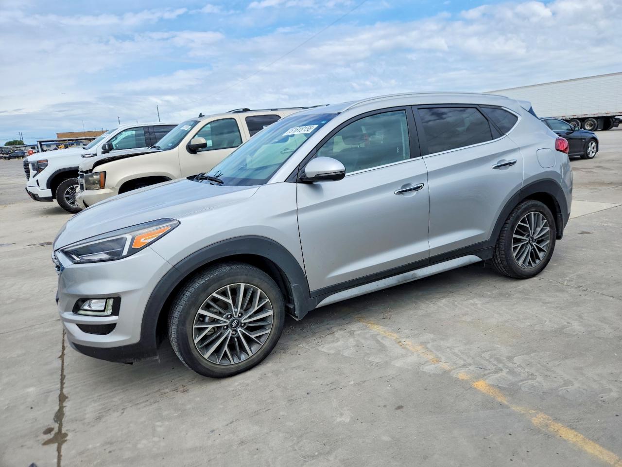 Salvage Hyundai TUCSON Image