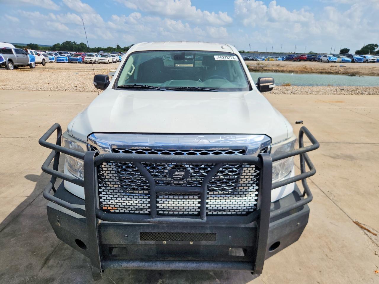 Nissan Titan Sv