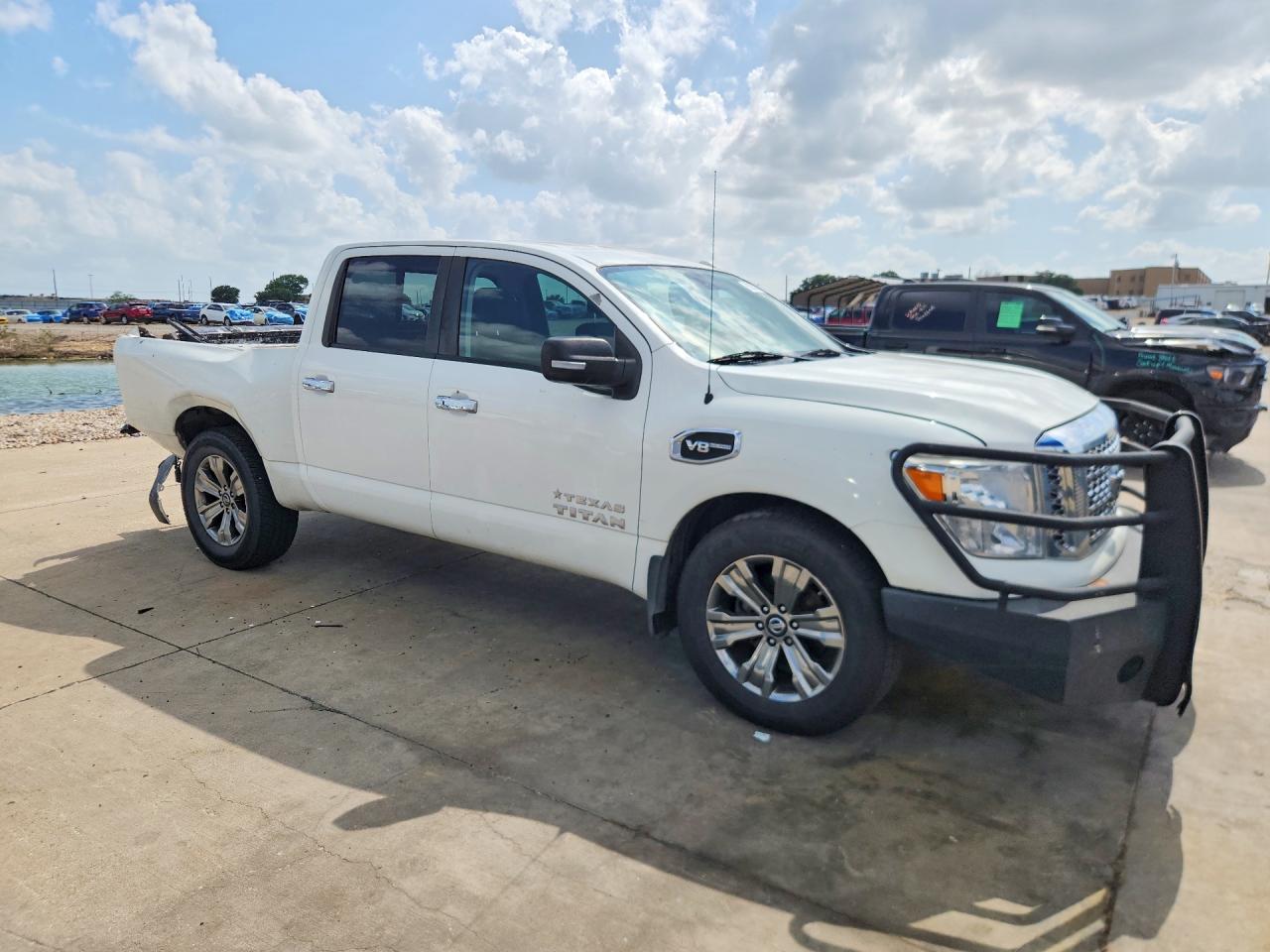 Nissan Titan Sv