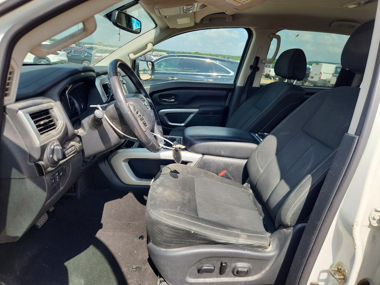 Nissan Titan Sv