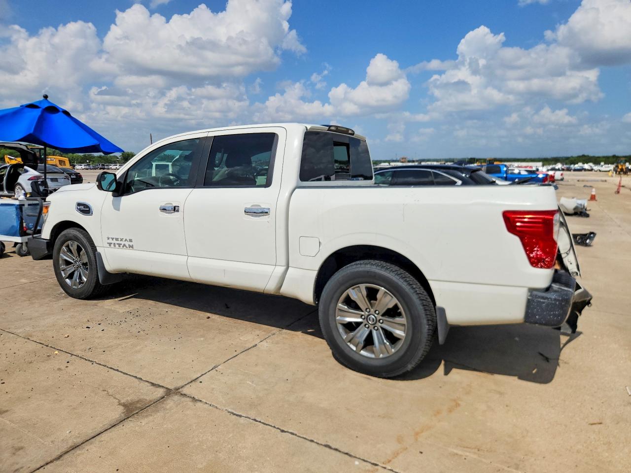 Nissan Titan Sv