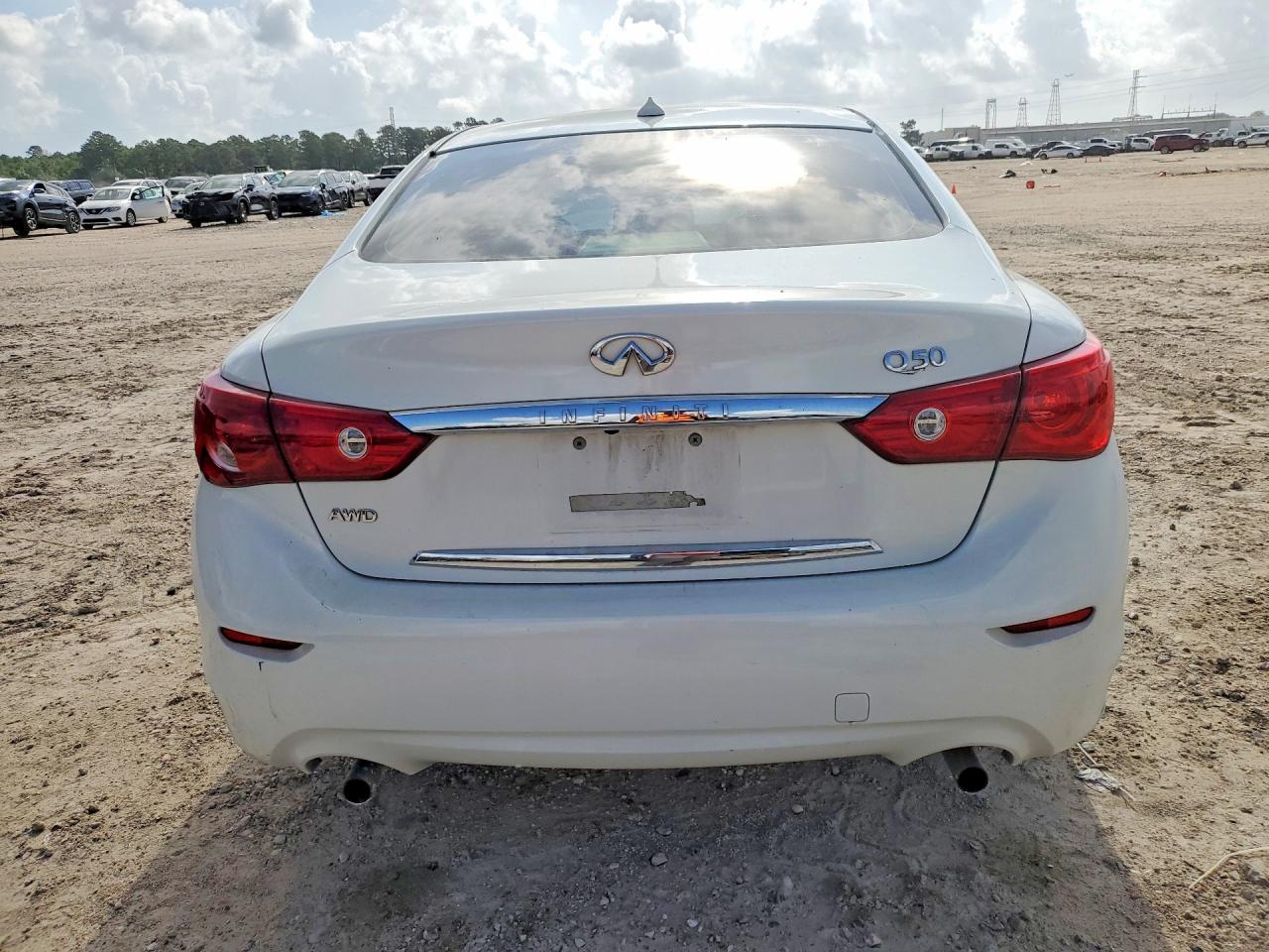 INFINITI Q50 Premium