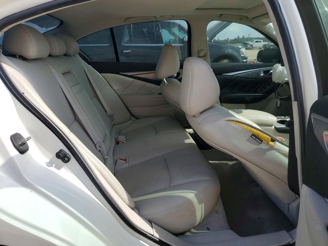 INFINITI Q50 Premium