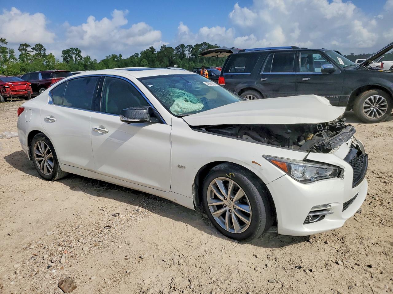 INFINITI Q50 Premium