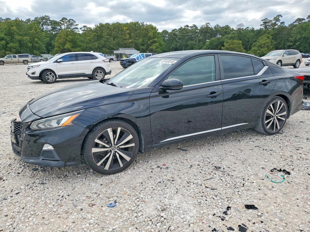 Salvage Nissan Altima Image