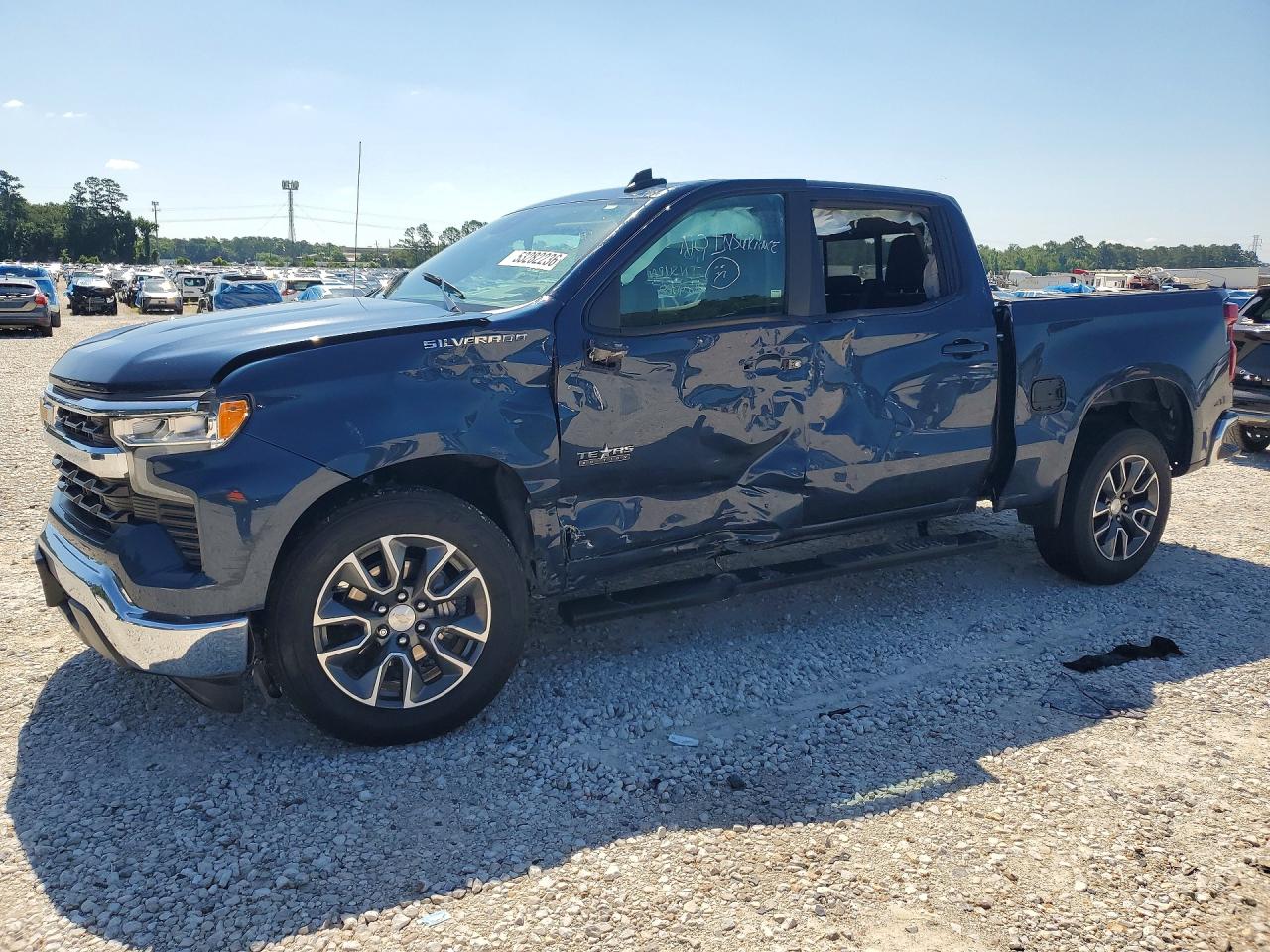 Salvage Chevrolet Silverado Image