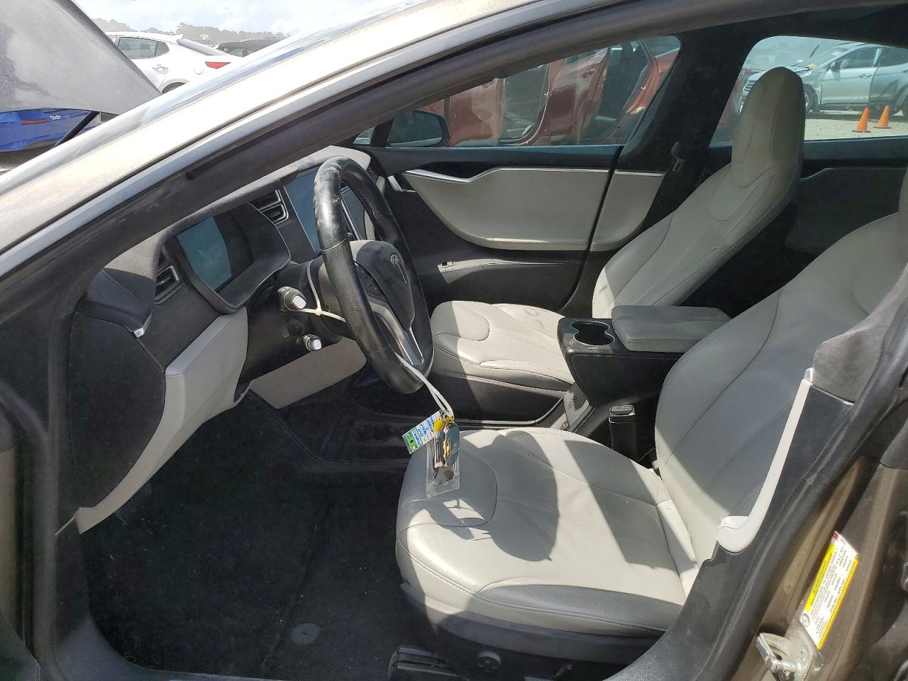 Tesla Model S 85d