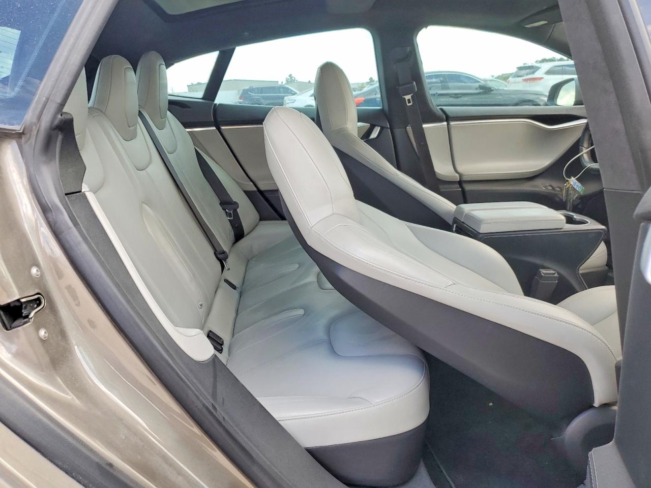 Tesla Model S 85d
