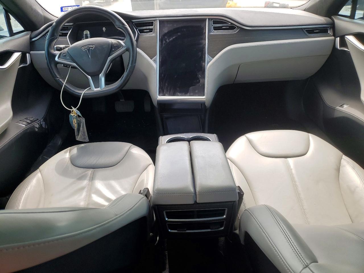Tesla Model S 85d