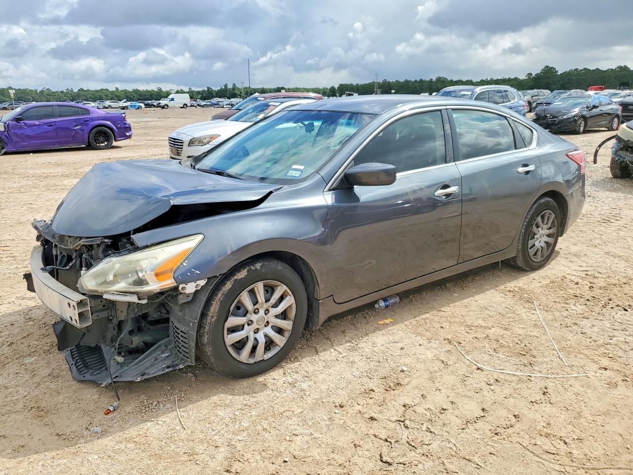 Salvage Nissan Altima Image