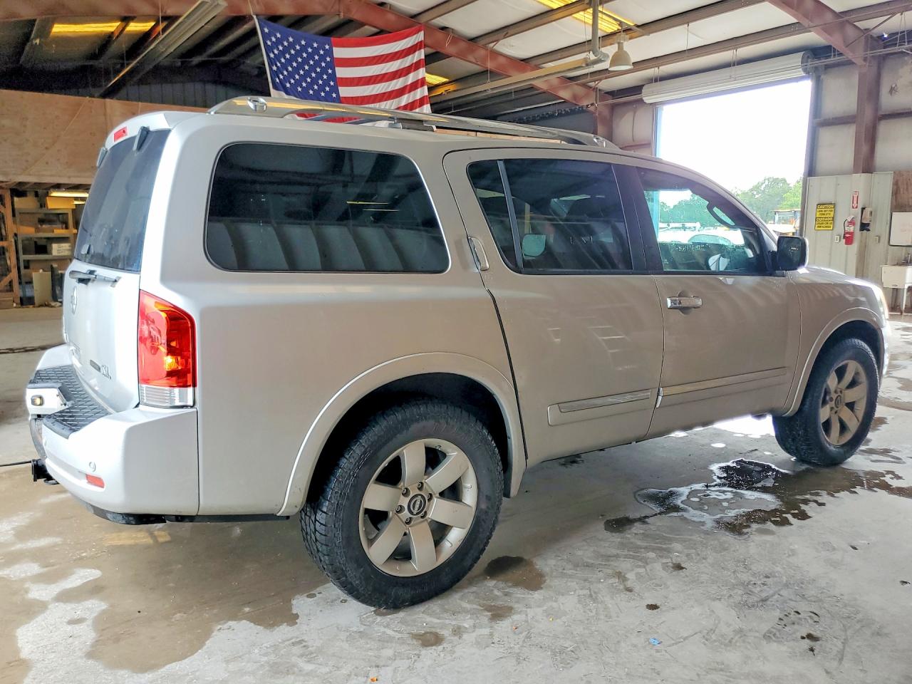 Nissan Armada Sv