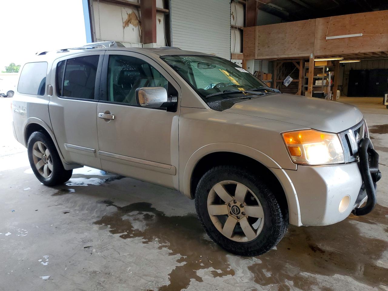 Nissan Armada Sv