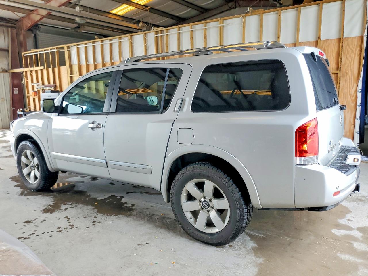 Nissan Armada Sv
