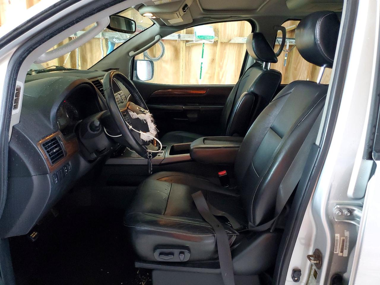Nissan Armada Sv