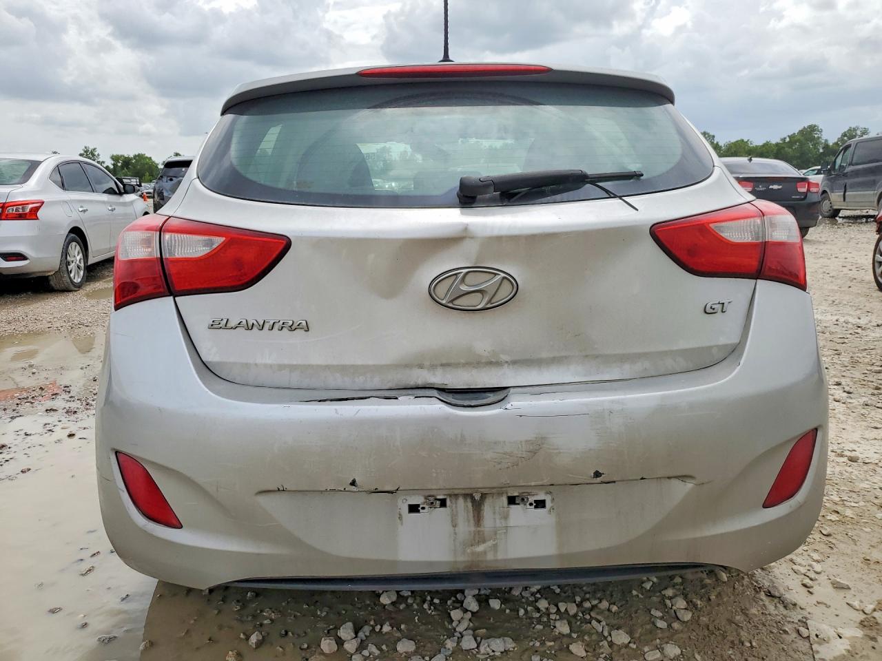 Hyundai ELANTRA Base