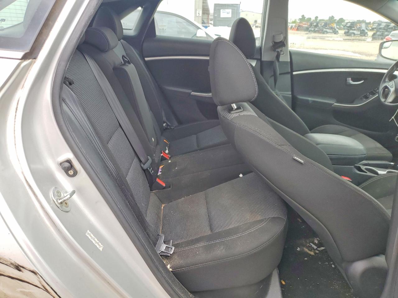 Hyundai ELANTRA Base