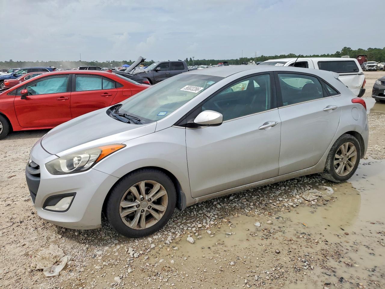 Salvage Hyundai ELANTRA Image