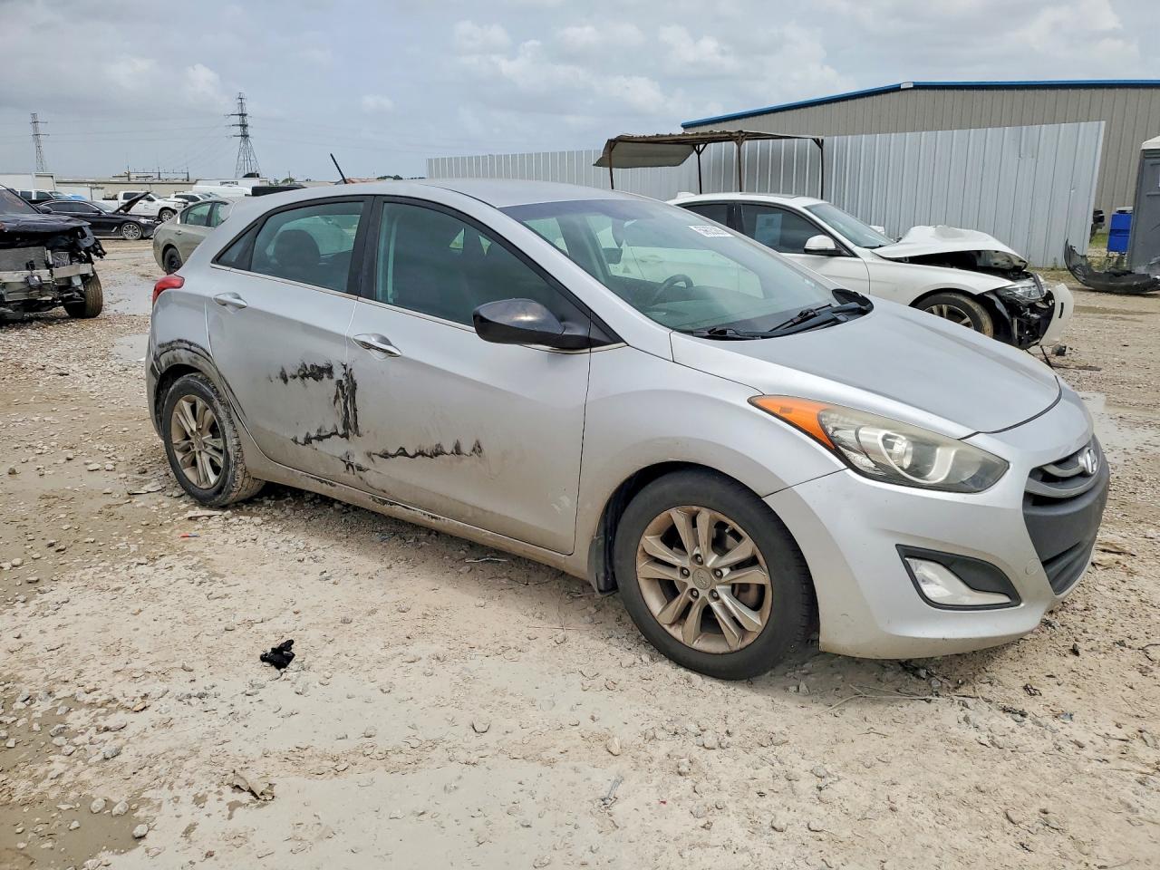 Hyundai ELANTRA Base