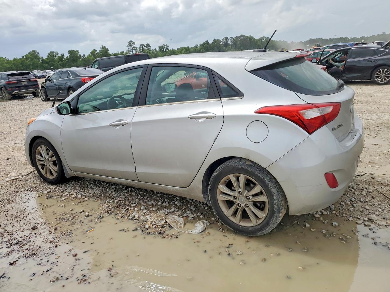 Hyundai ELANTRA Base