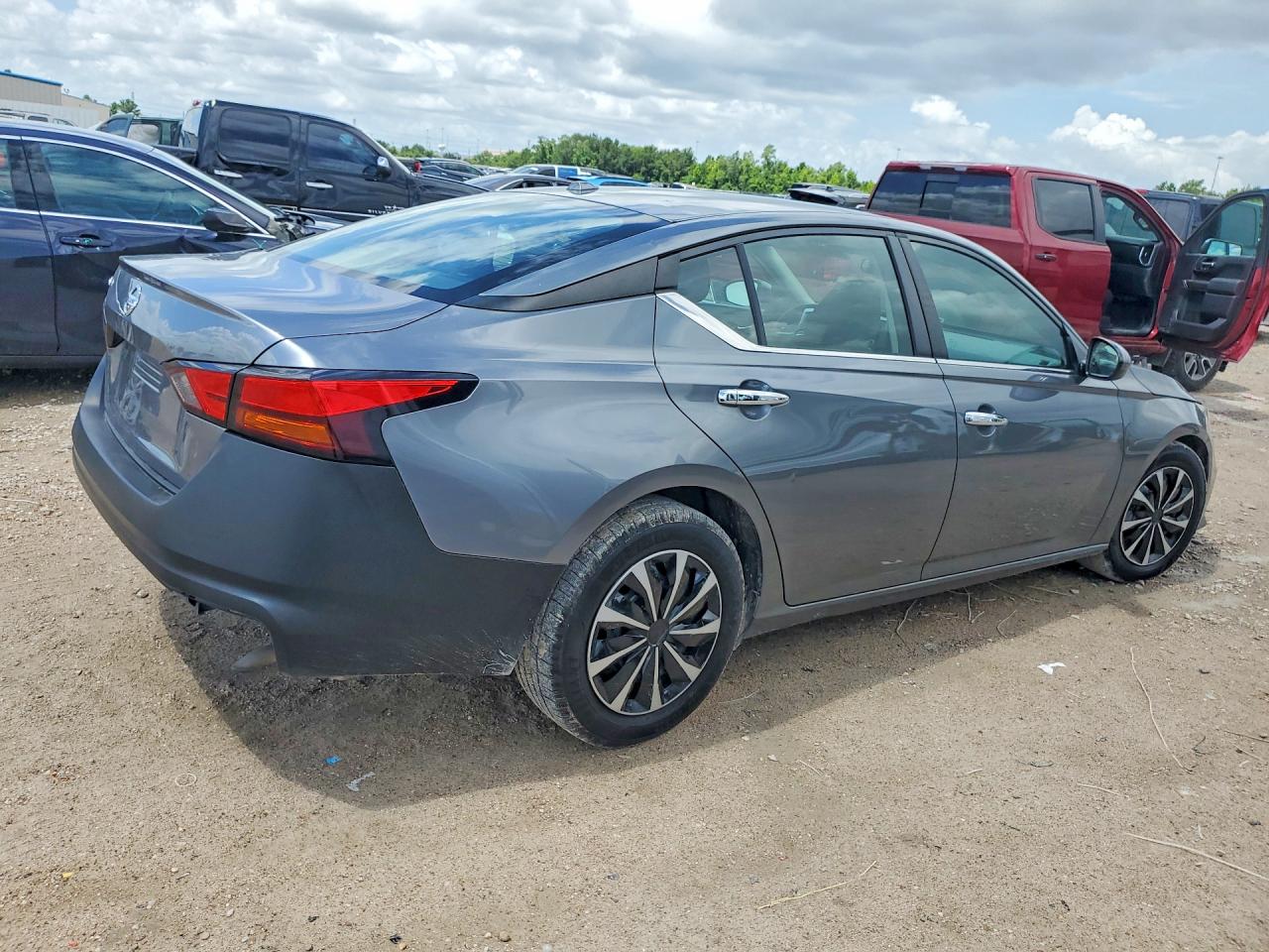 Nissan Altima S