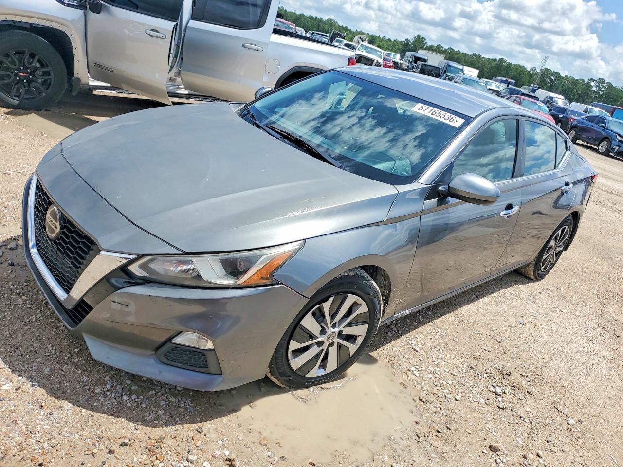Salvage Nissan Altima Image