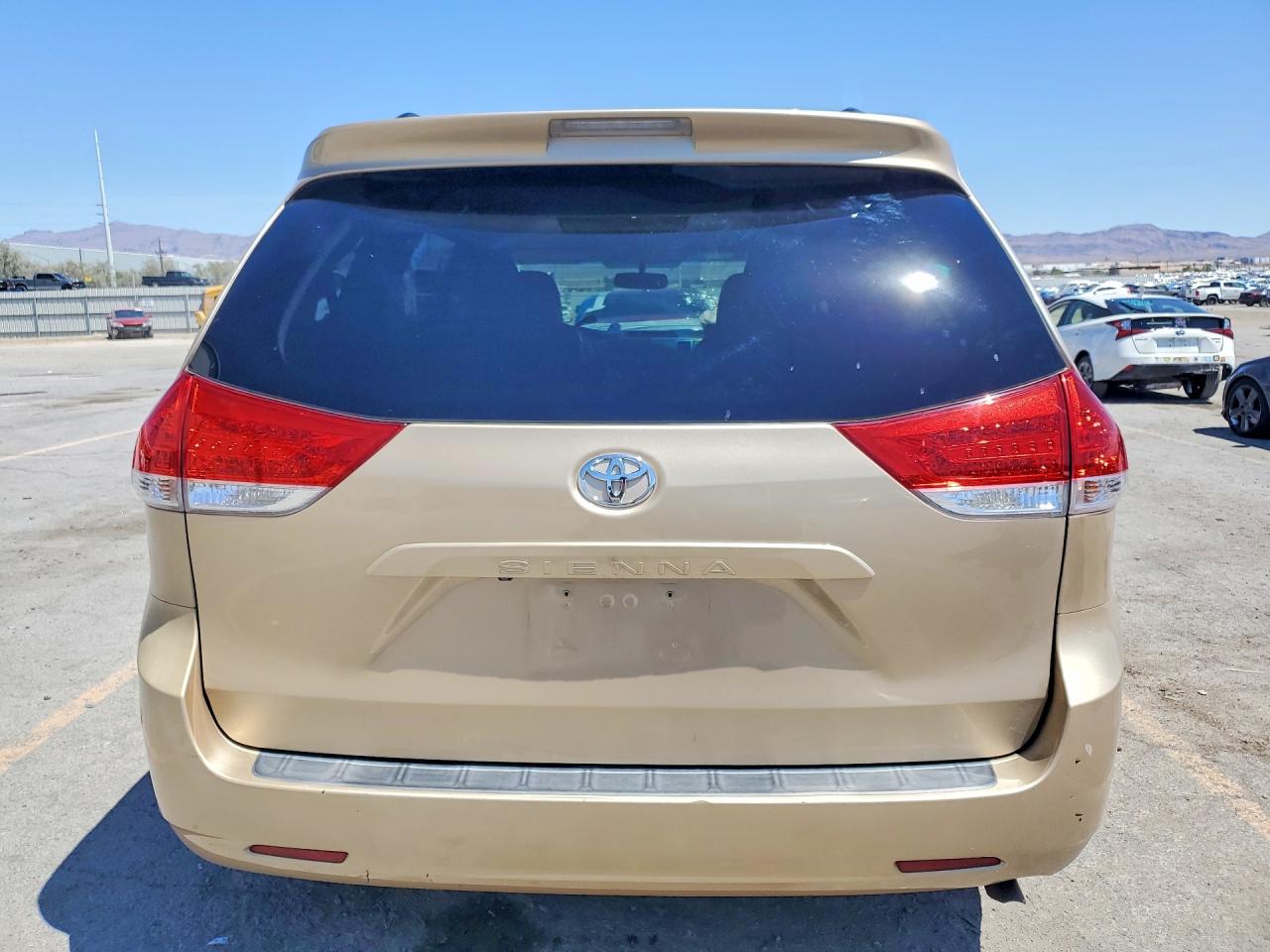 Toyota Sienna Le