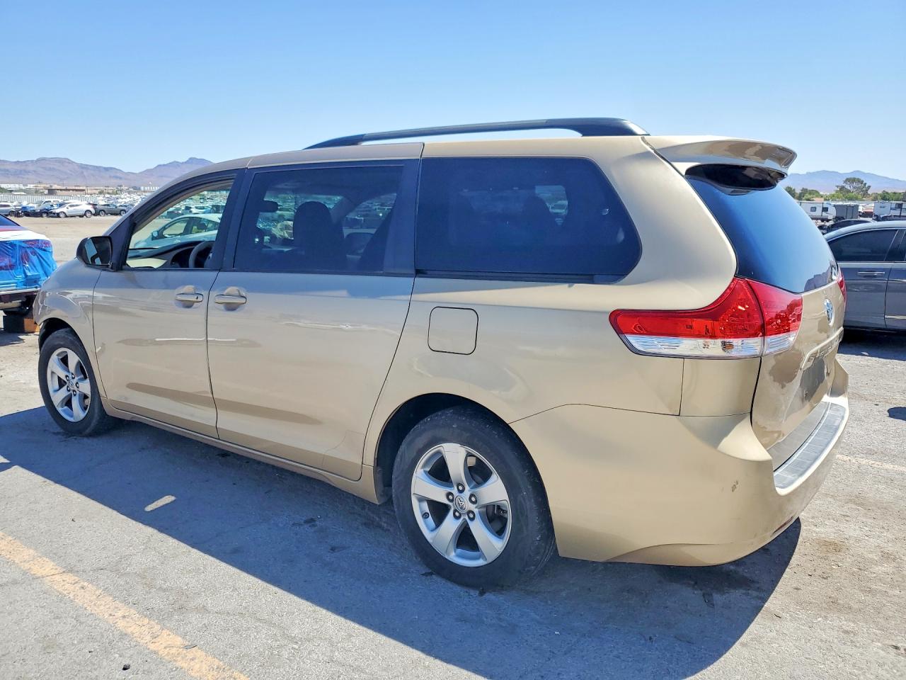 Toyota Sienna Le