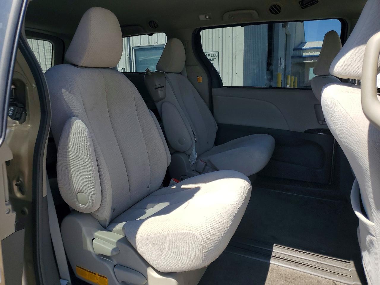 Toyota Sienna Le