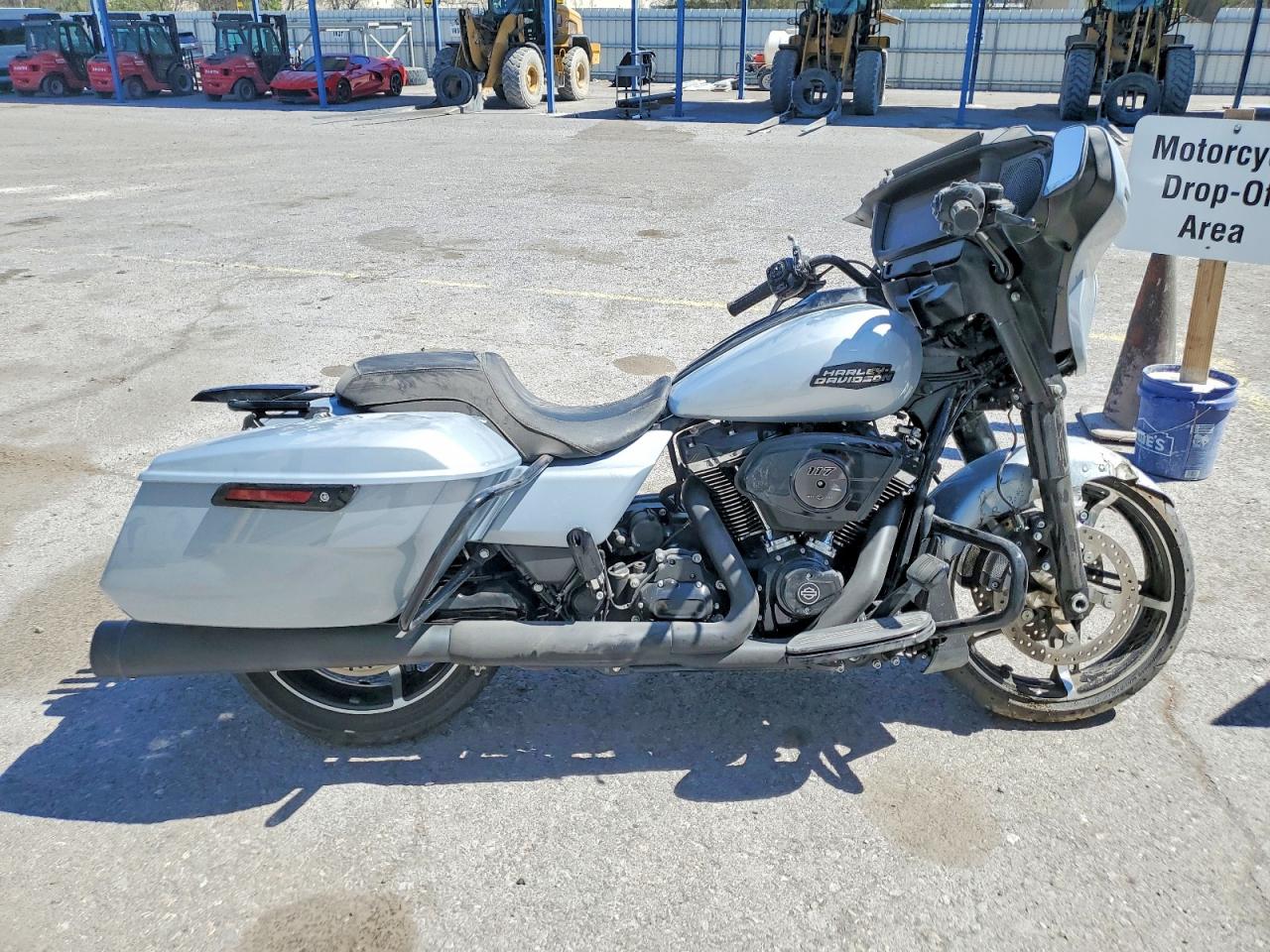 Salvage Harley-Davidson Fl Image