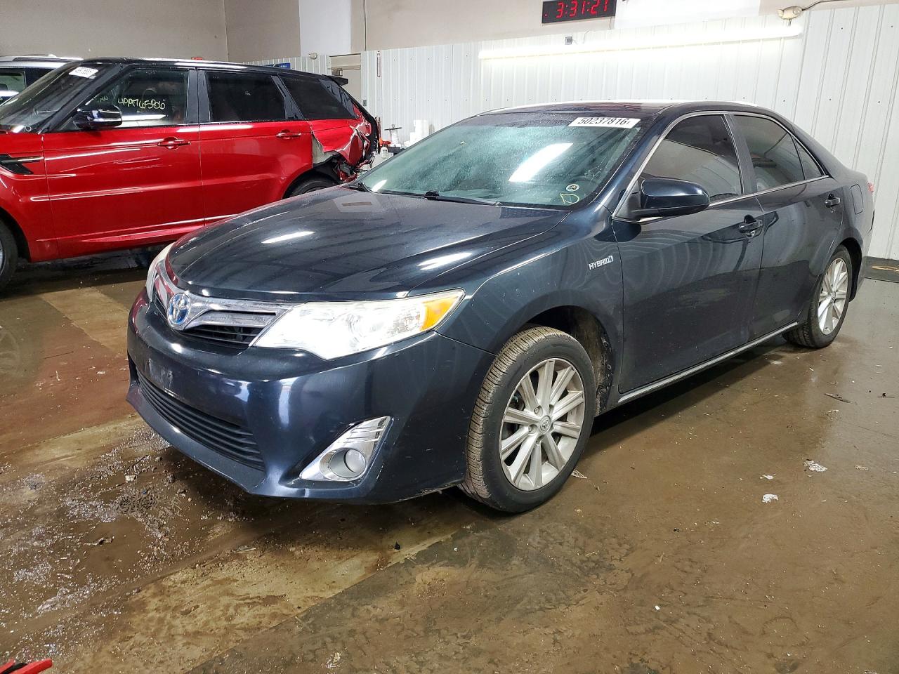 Salvage Toyota Camry Image