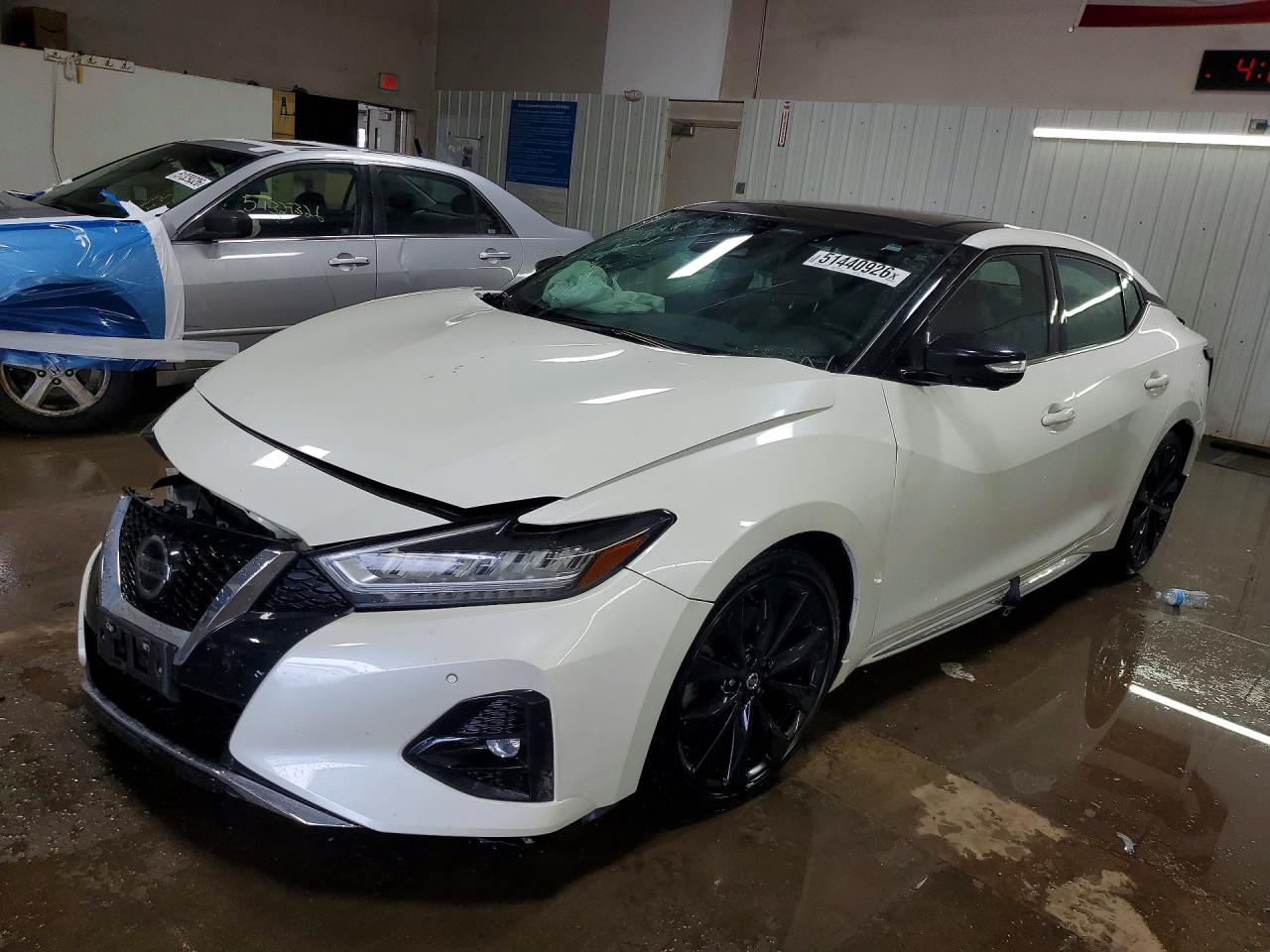 Salvage Nissan Maxima Image