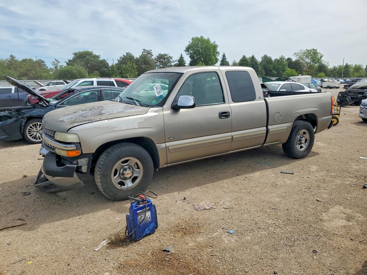 Salvage Chevrolet Silverado Image