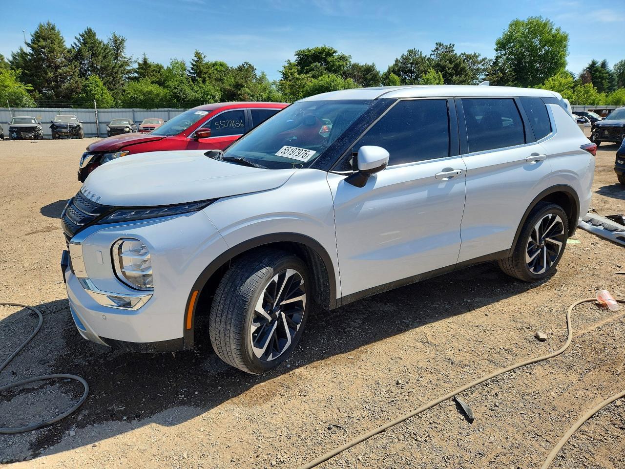 Salvage Mitsubishi Outlander Image