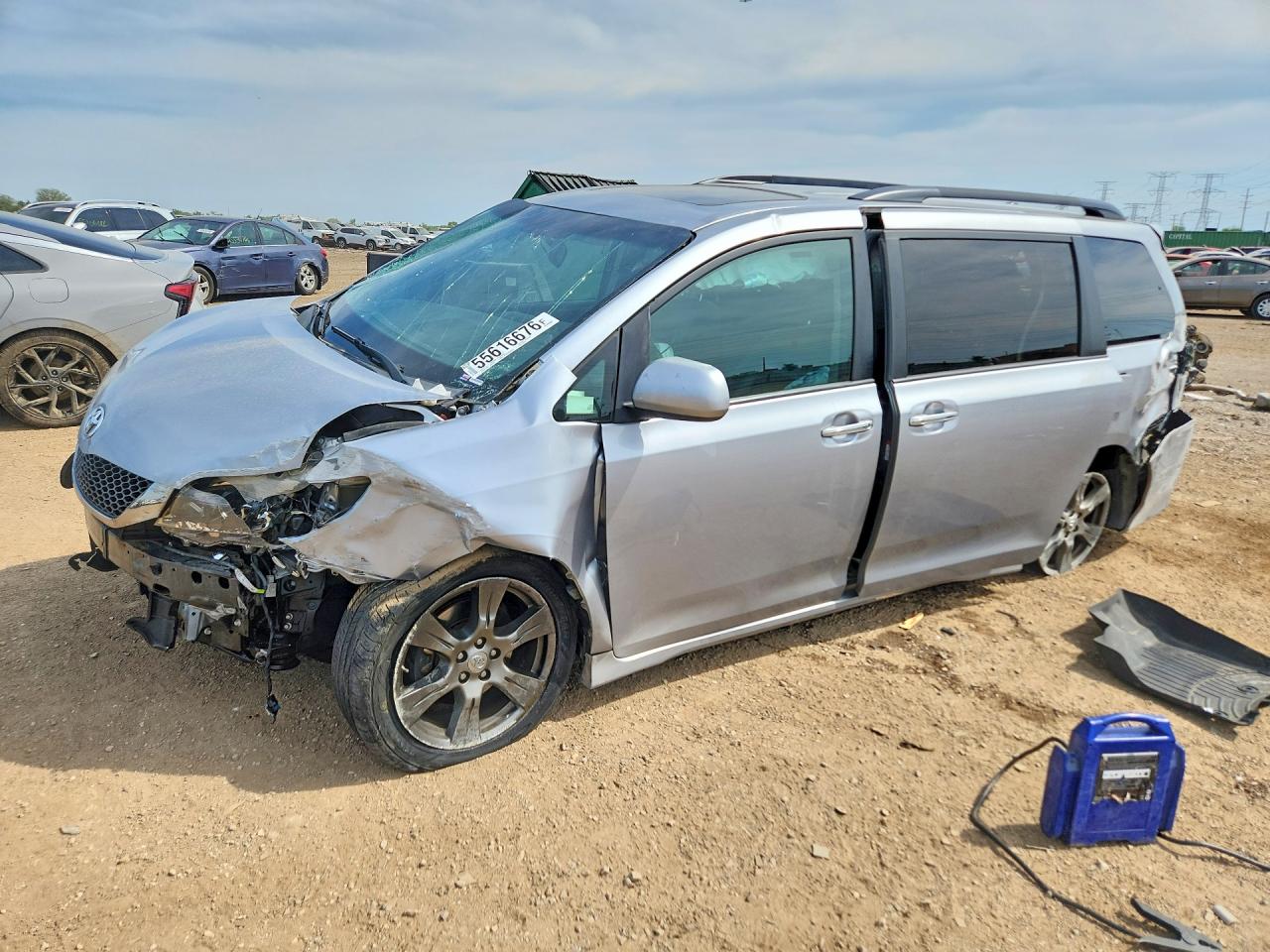Salvage Toyota Sienna Image