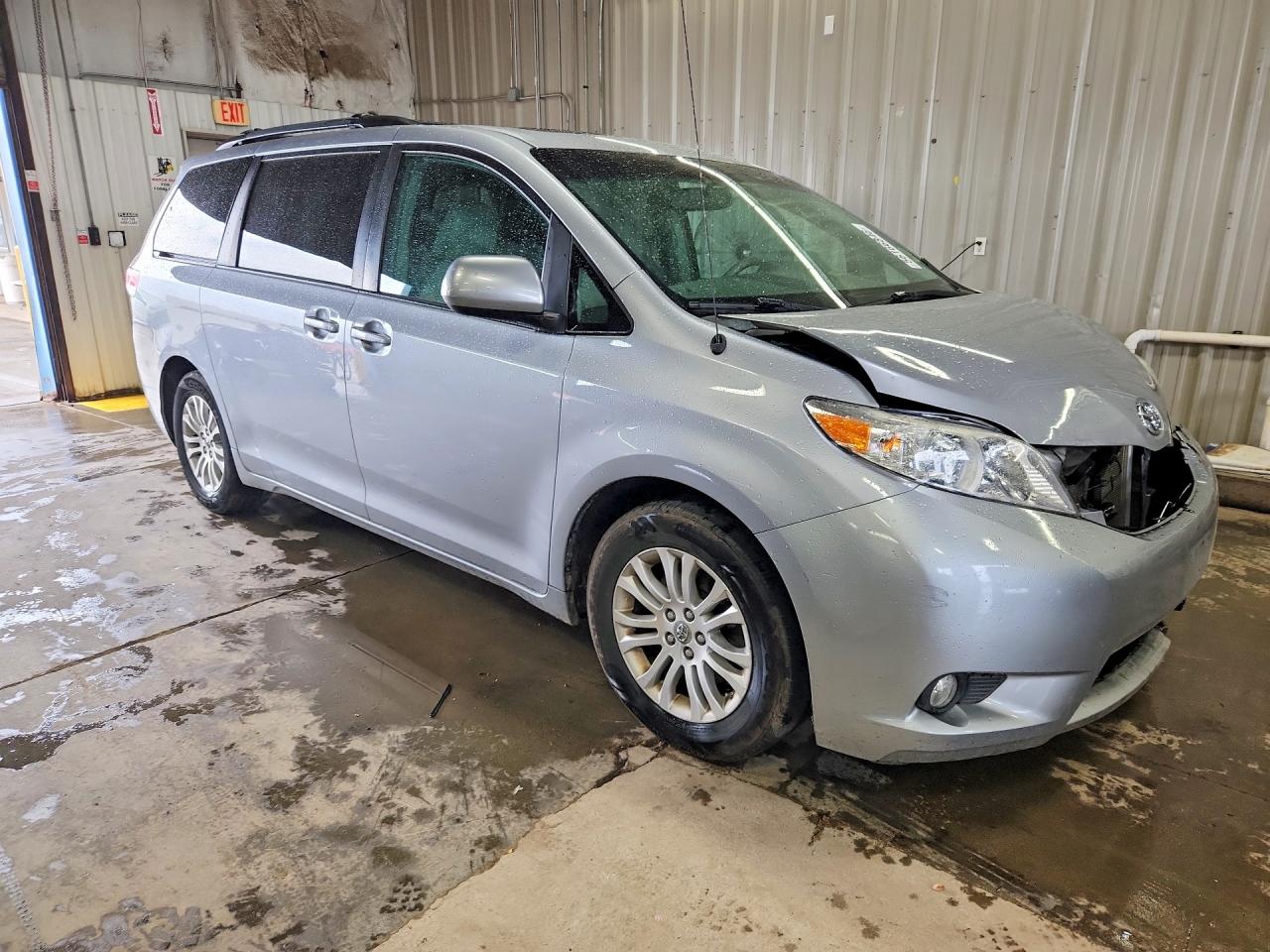 Toyota Sienna Xle 8-passenger