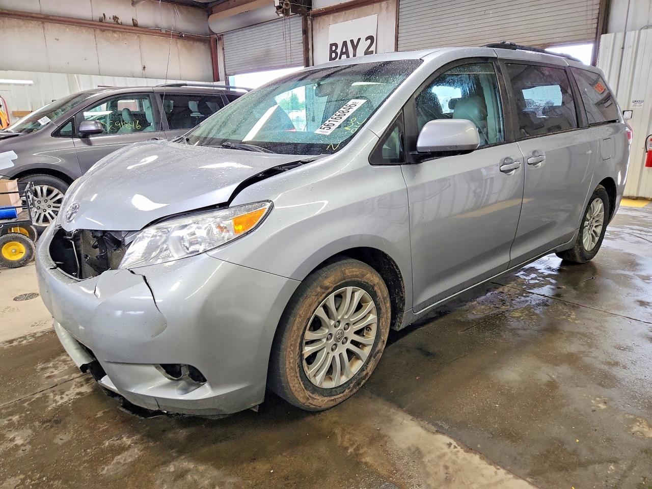 Salvage Toyota Sienna Image