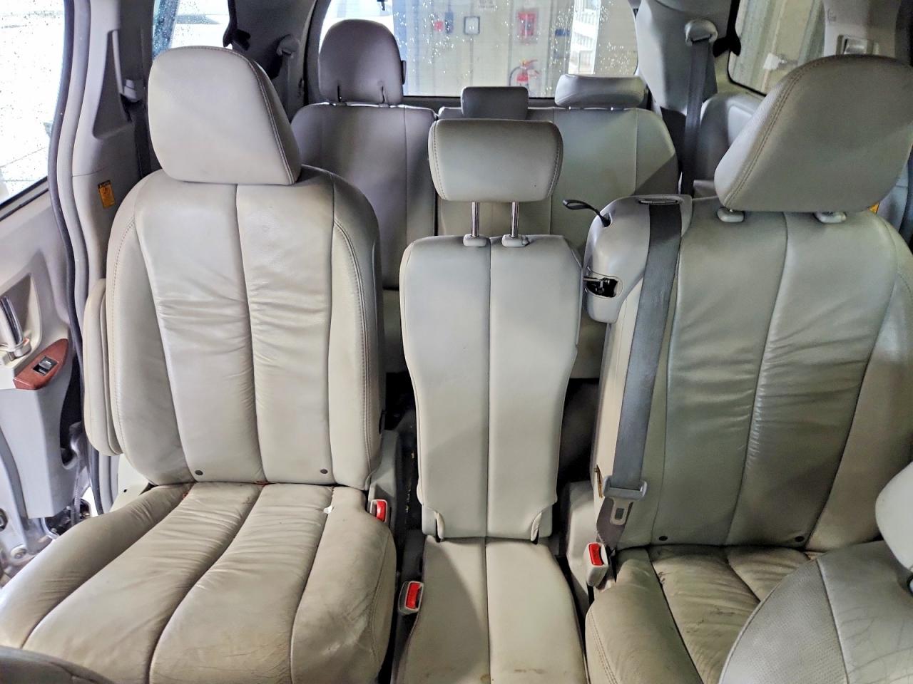 Toyota Sienna Xle 8-passenger