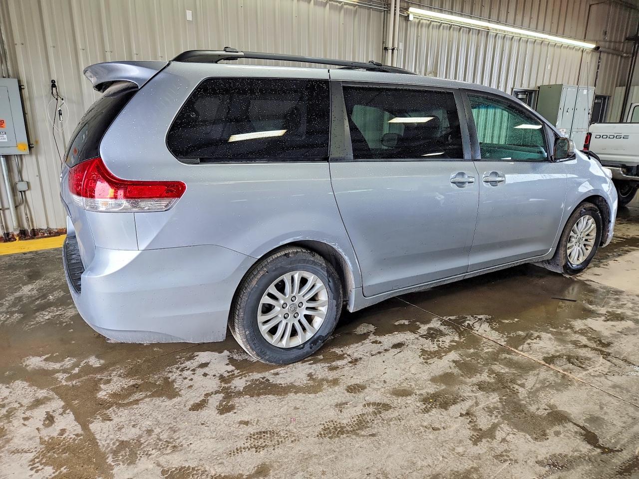 Toyota Sienna Xle 8-passenger