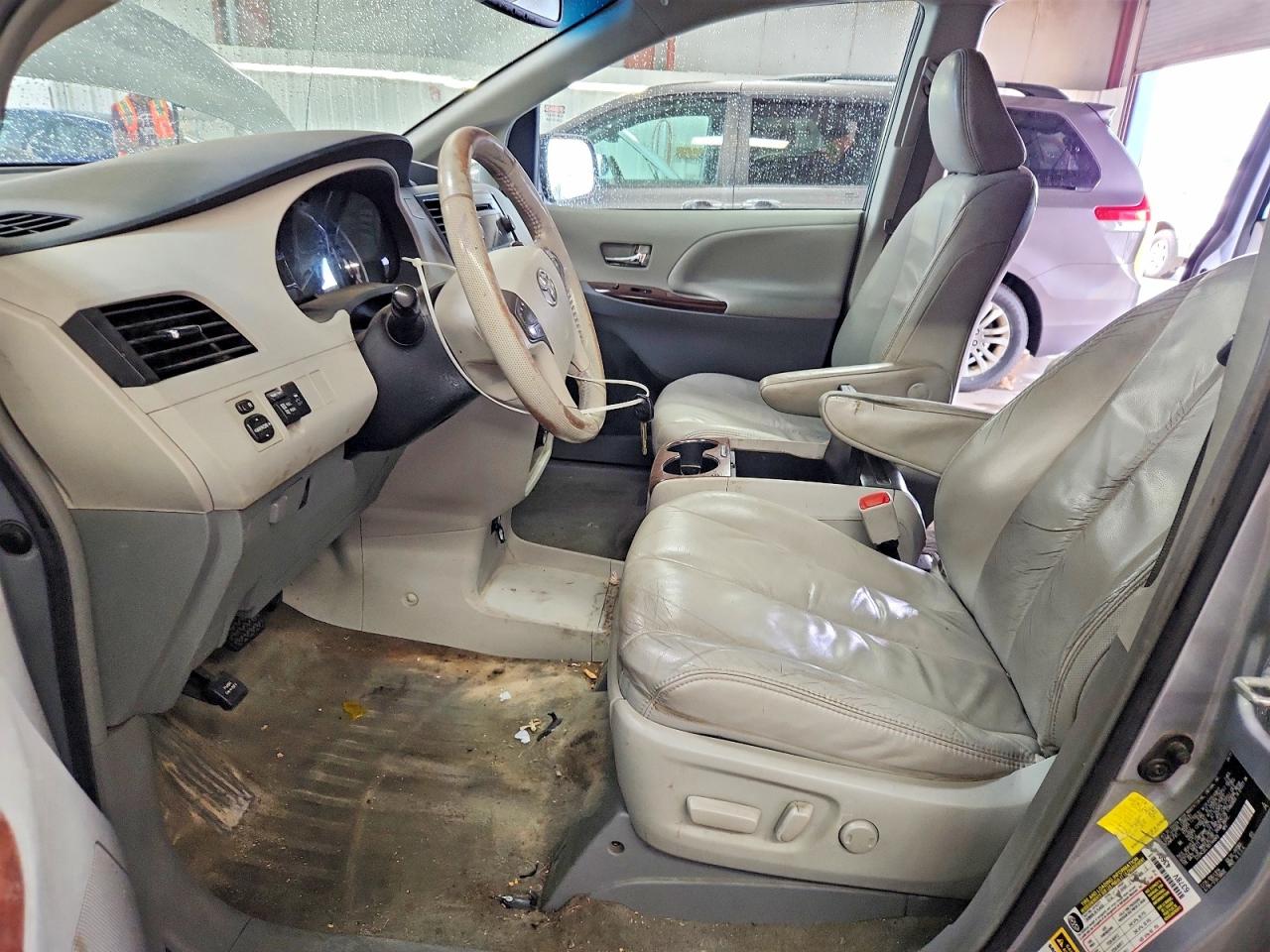 Toyota Sienna Xle 8-passenger