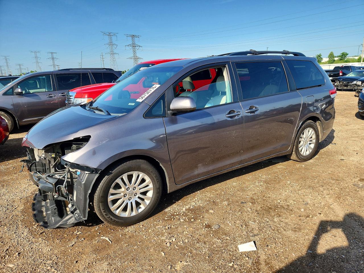 Salvage Toyota Sienna Image