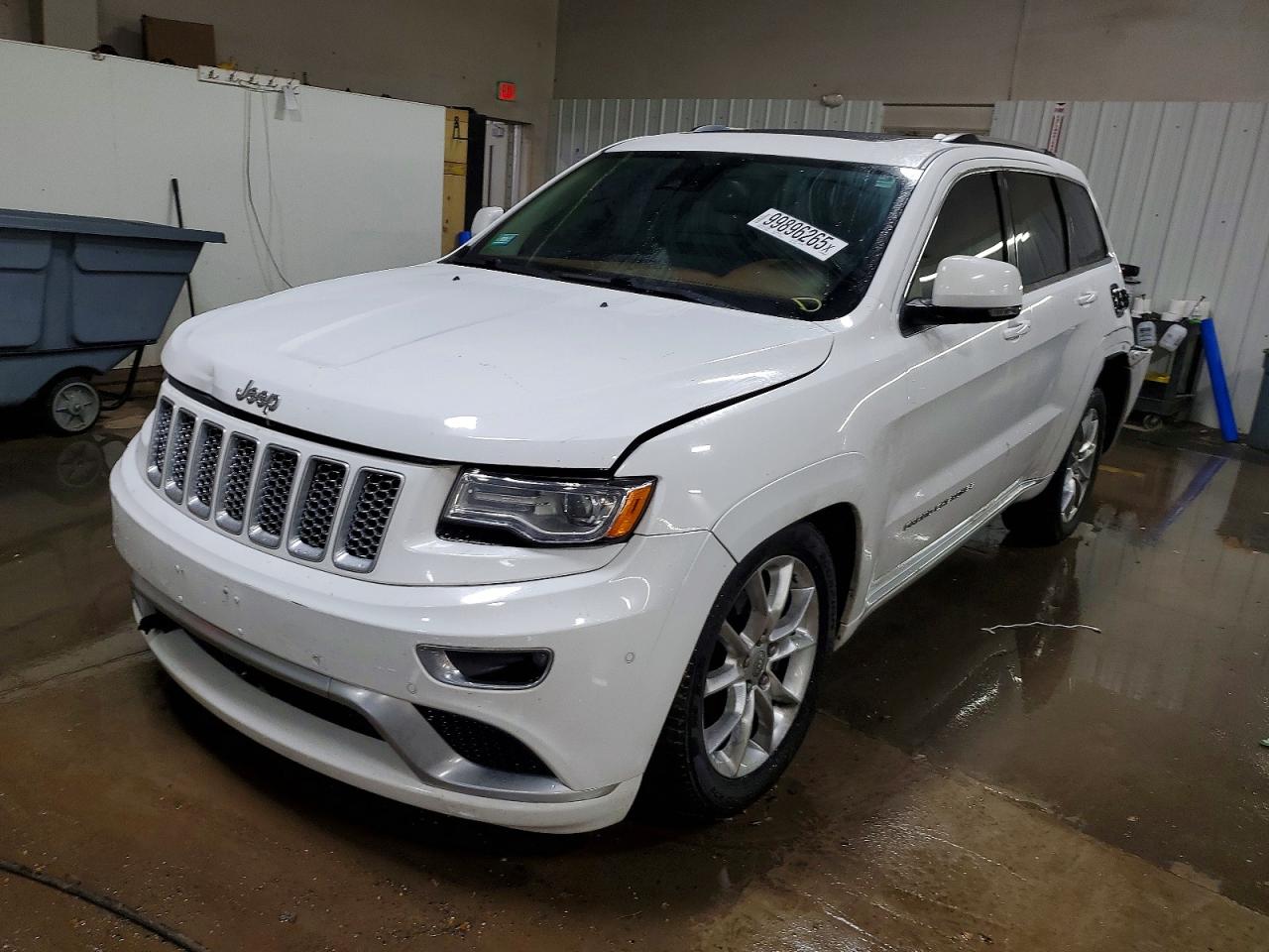 Salvage Jeep Grand Cherokee Image
