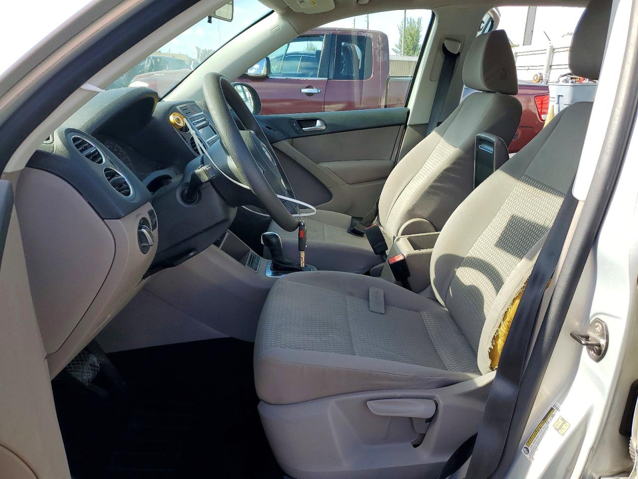Volkswagen Tiguan S