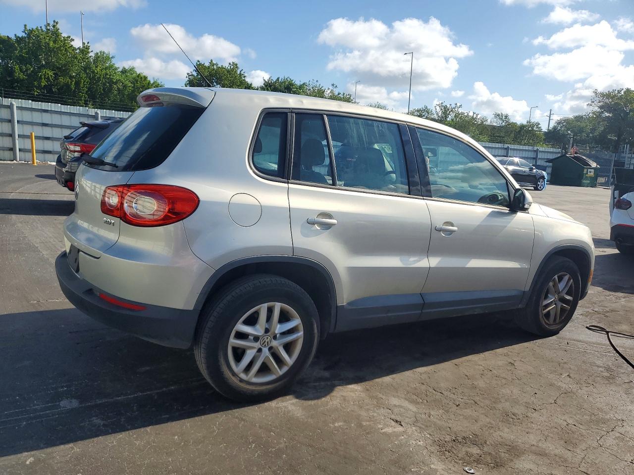 Volkswagen Tiguan S