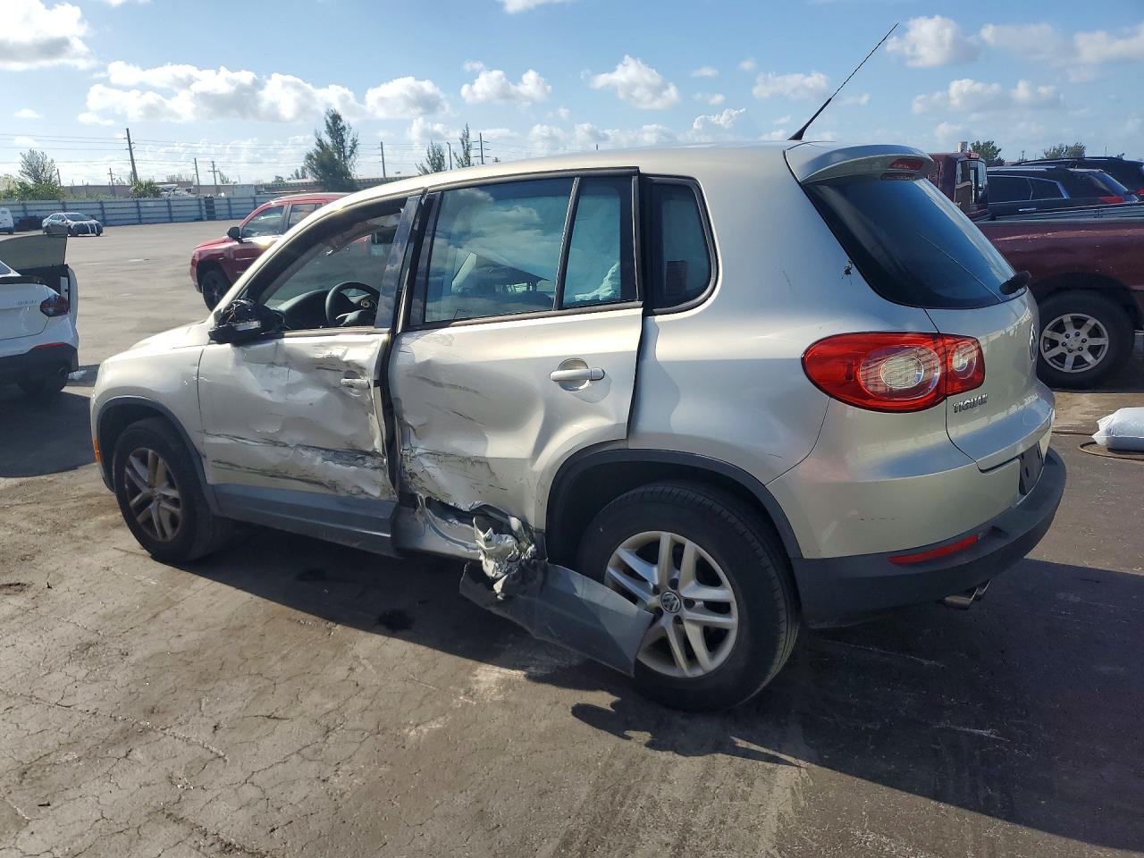 Volkswagen Tiguan S