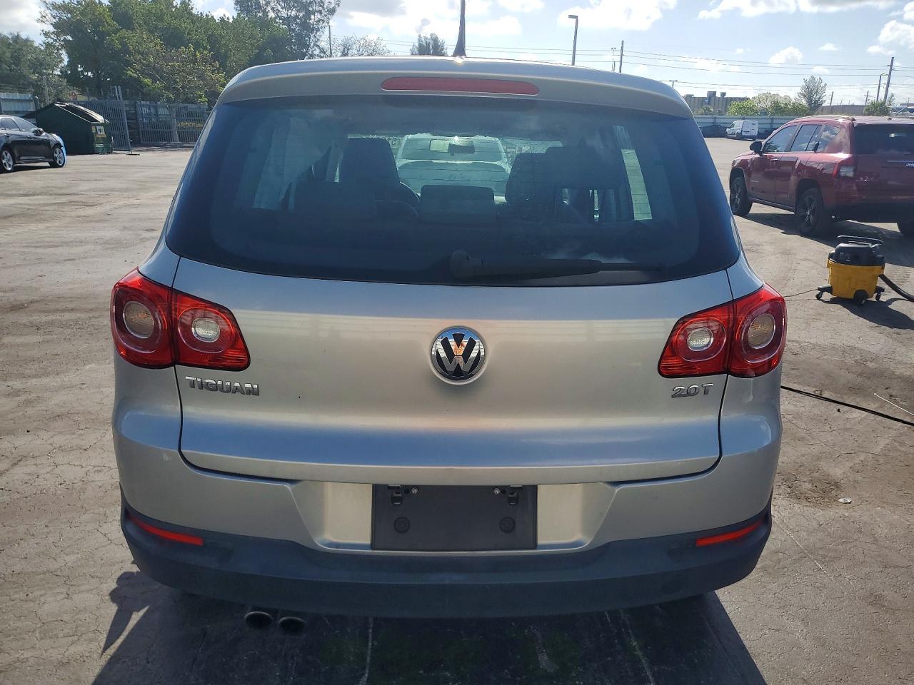 Volkswagen Tiguan S