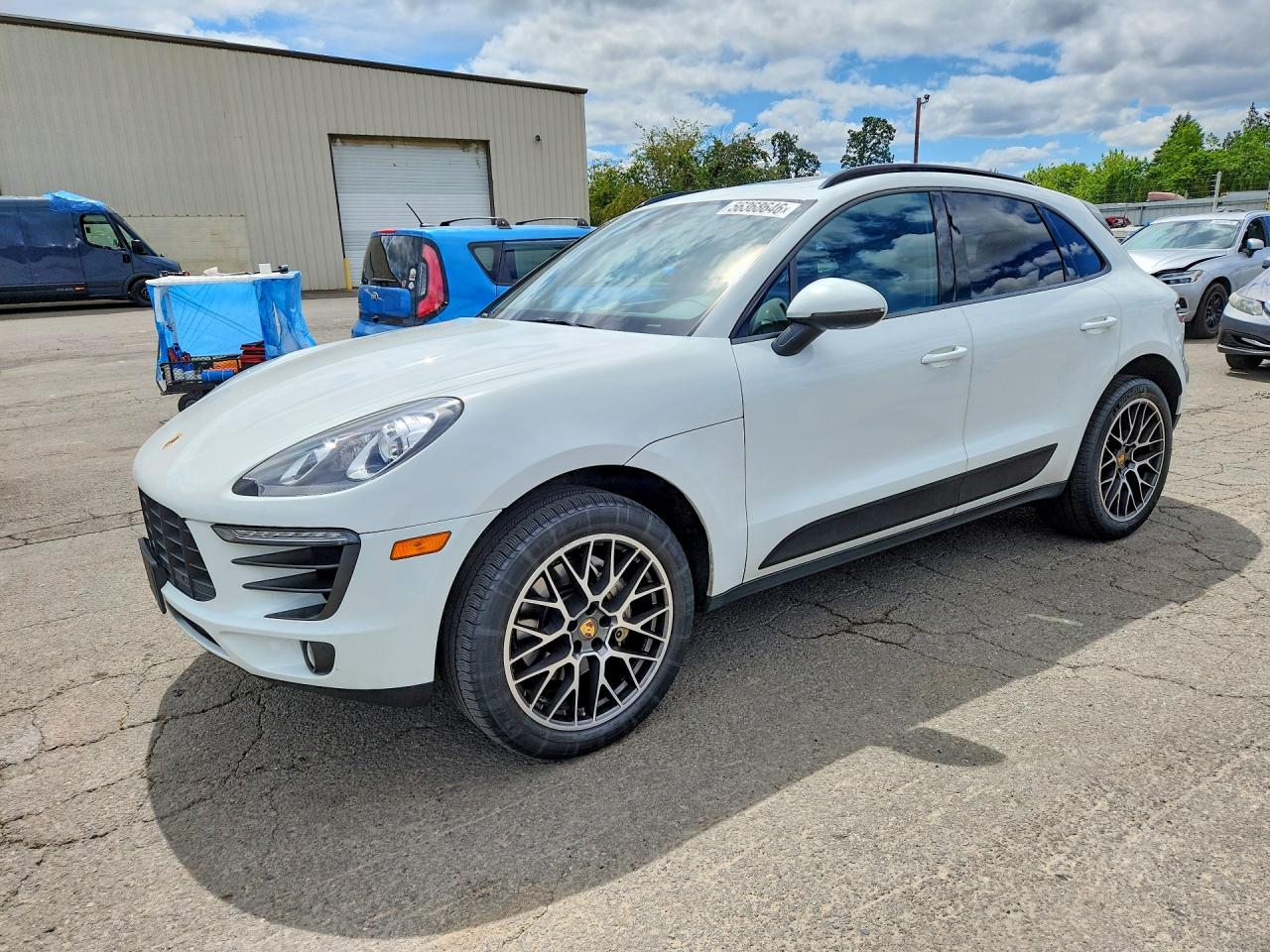 Salvage Porsche Macan Image