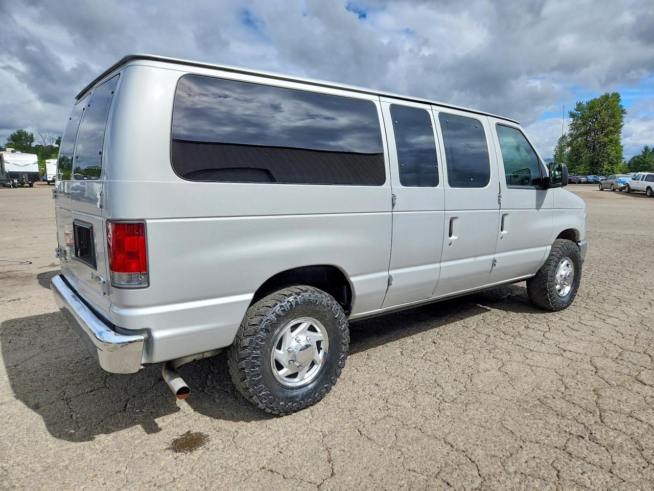 Ford Econoline E350 Super Duty Wagon