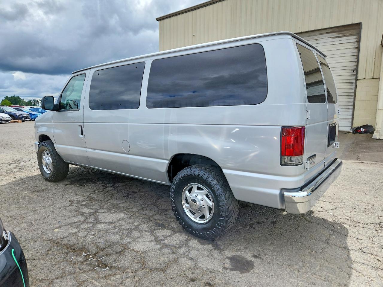 Ford Econoline E350 Super Duty Wagon