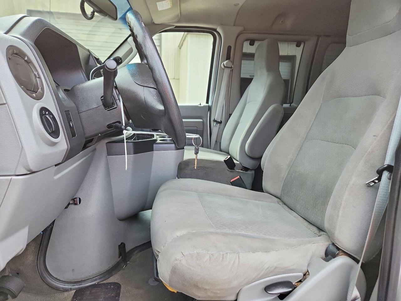 Ford Econoline E350 Super Duty Wagon